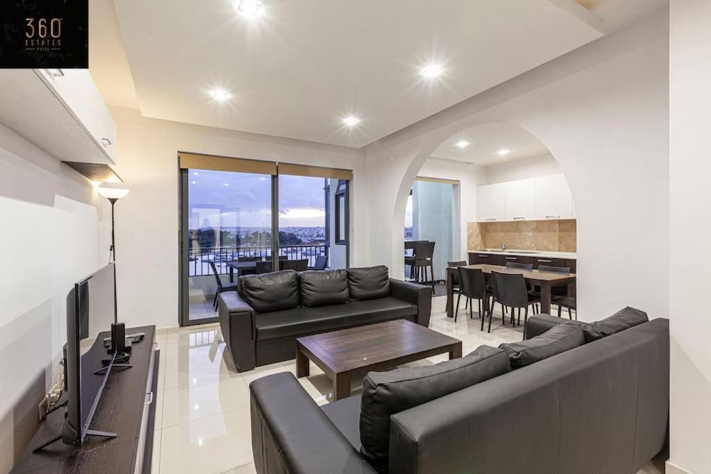 Apartment Seafront 4br With Mesmerising Balcony & Views By 360 Estates Sliema