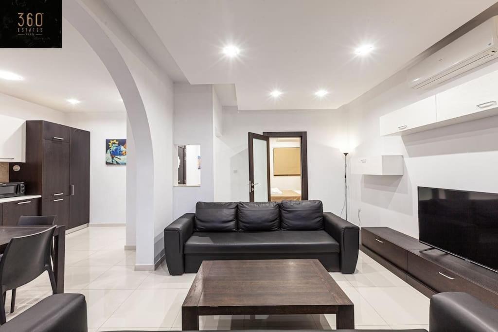 Apartment Seafront 4br With Mesmerising Balcony & Views By 360 Estates Sliema