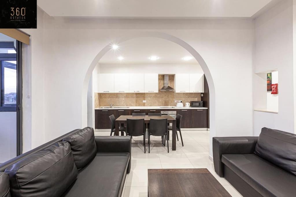 Seafront 4br With Mesmerising Balcony & Views By 360 Estates Appartement