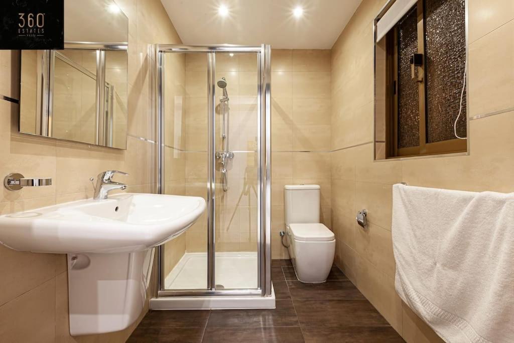Appartement Seafront 4br With Mesmerising Balcony & Views By 360 Estates *