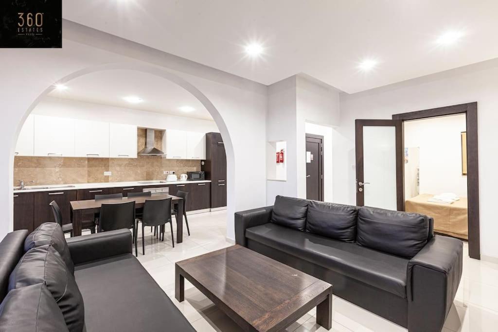 Seafront 4br With Mesmerising Balcony & Views By 360 Estates Appartement